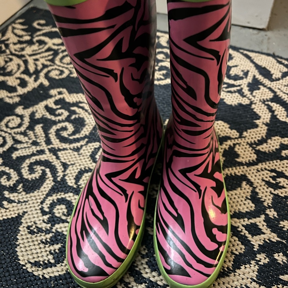 Rubber boots pink zebra print! Women’s size 6/7 (per inside of boot)